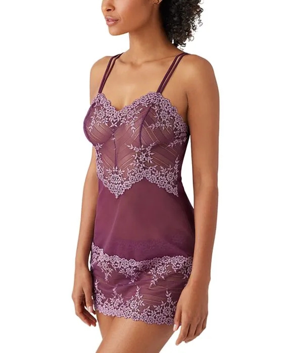 https://images.styletyx.com/images/embrace-lacetm-chemise-wacoal-1906358276_3.webp
