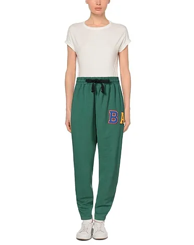 https://images.styletyx.com/images/emerald-green-sweatshirt-casual-pants-laurence-bras-1602676_2.webp