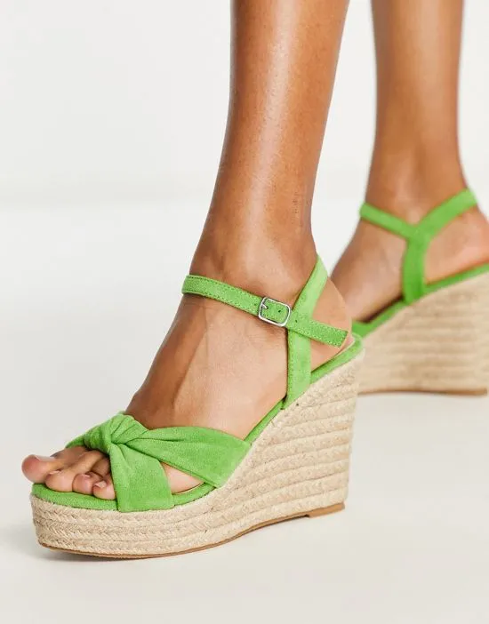 https://images.styletyx.com/images/espadrille-wedge-sandals-in-lime-micro-glamorous-1734718_3.webp