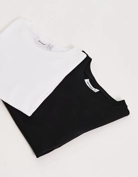 https://images.styletyx.com/images/essence-2-pack-t-shirt-in-black-and-white-weekday-12998594_3.webp