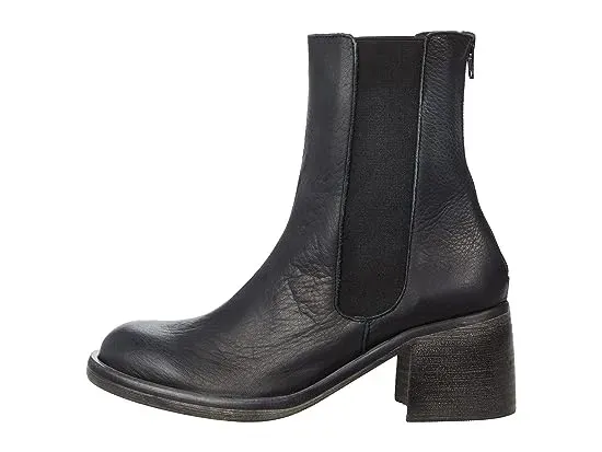 https://images.styletyx.com/images/essential-chelsea-boot-free-people-1892281_4.webp