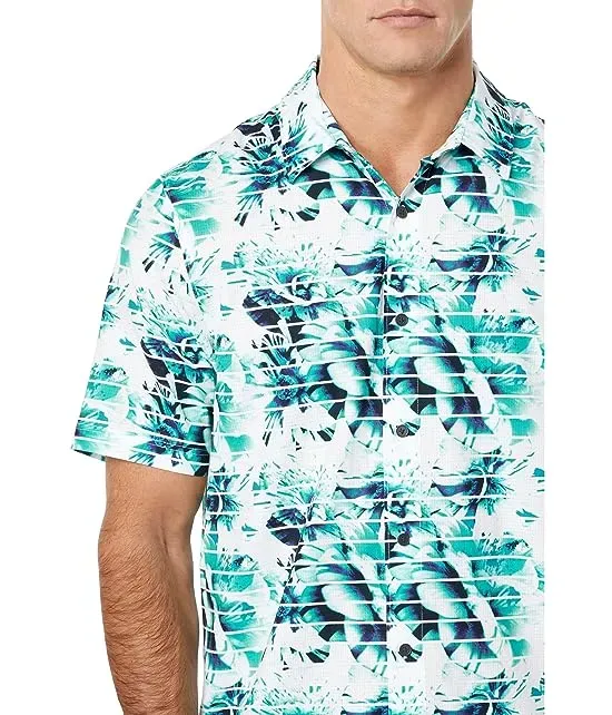 https://images.styletyx.com/images/everywhere-verve-short-sleeve-woven-oakley-3142280_3.webp