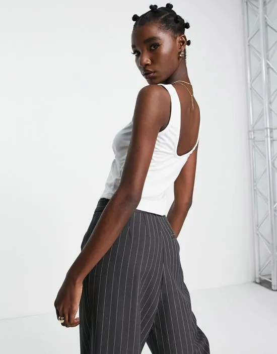 https://images.styletyx.com/images/exclusive-corset-detail-tank-top-in-white-vila-2212737_2.webp