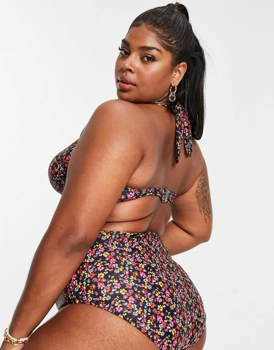 https://images.styletyx.com/images/exclusive-halter-bikini-top-in-black-ditsy-floral-vero-moda-curve-2558087_2.webp
