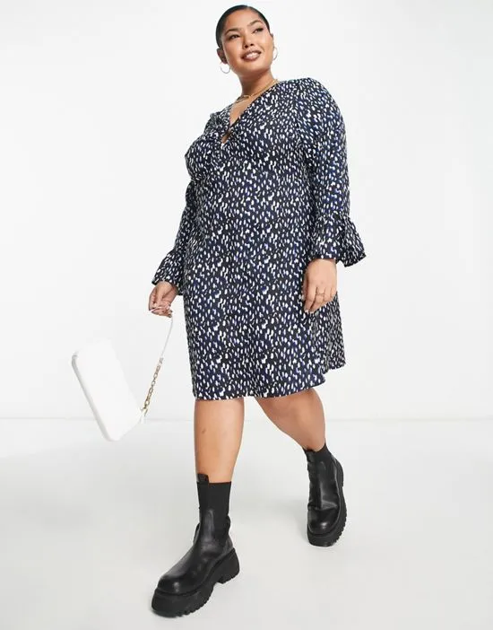 https://images.styletyx.com/images/exclusive-keyhole-detail-mini-dress-in-blue-and-black-polka-dot-yours-13060709_3.webp