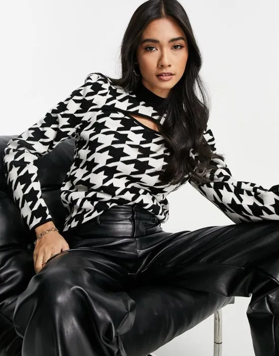 https://images.styletyx.com/images/exclusive-knitted-top-with-high-neck-and-cut-out-in-oversized-houndstooth-vila-2402523_2.webp