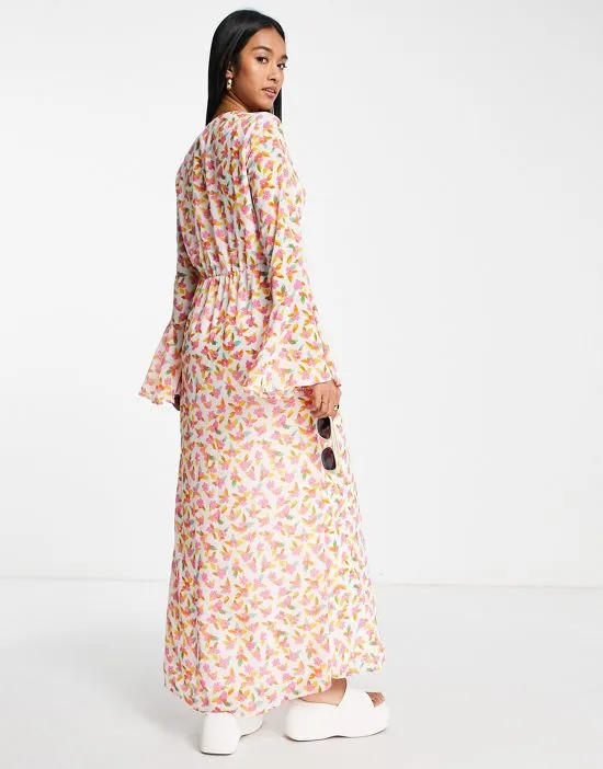https://images.styletyx.com/images/exclusive-maxi-dress-with-fluted-sleeves-in-floral-print-vila-1826413_2.webp
