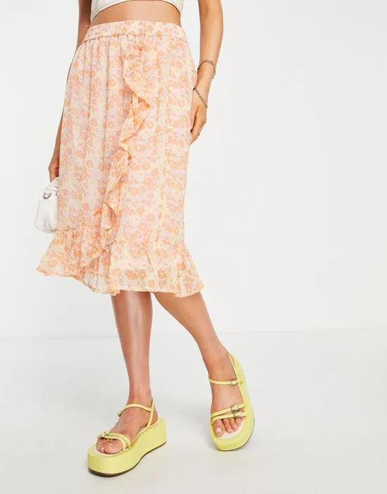 https://images.styletyx.com/images/exclusive-ruffle-wrap-mini-skirt-in-orange-ditsy-floral-jdy-2020071_4.webp