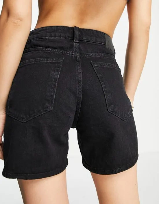https://images.styletyx.com/images/eya-denim-shorts-in-echo-black-weekday-2526548_2.webp
