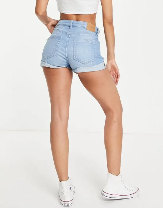 https://images.styletyx.com/images/fair-cotton-denim-shorts-in-light-blue-lblue-weekday-2871007_2.webp