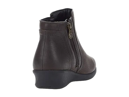https://images.styletyx.com/images/fairlee-waterproof-ankle-boot-aravon-2723643_5.webp