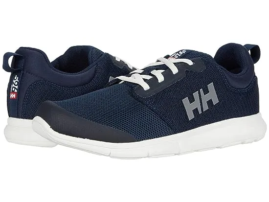 https://images.styletyx.com/images/feathering-helly-hansen-2761377_1.webp