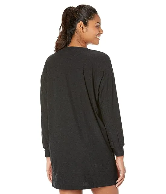 https://images.styletyx.com/images/featherweight-oversized-henley-sleep-tee-beyond-yoga-13021006_2.webp