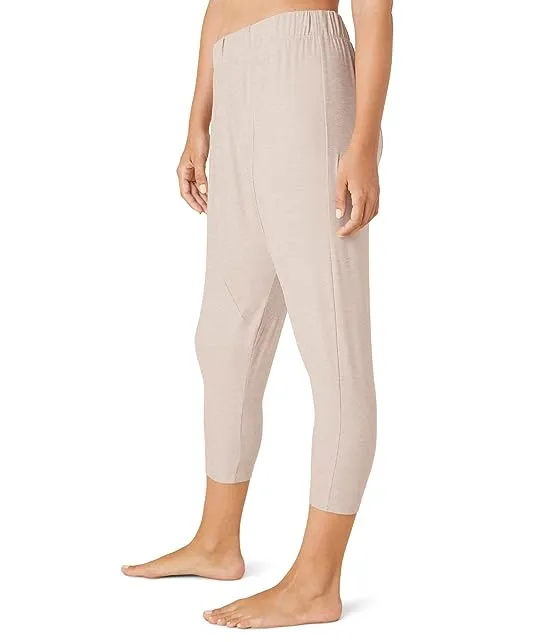 https://images.styletyx.com/images/featherweight-turn-in-sleep-pants-beyond-yoga-3118548_3.webp