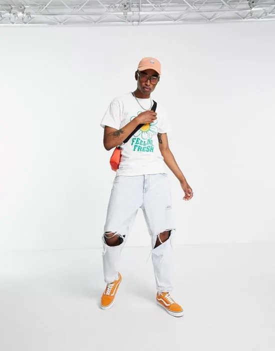 https://images.styletyx.com/images/feeling-fresh-t-shirt-in-white-2-minds-2523953_2.webp