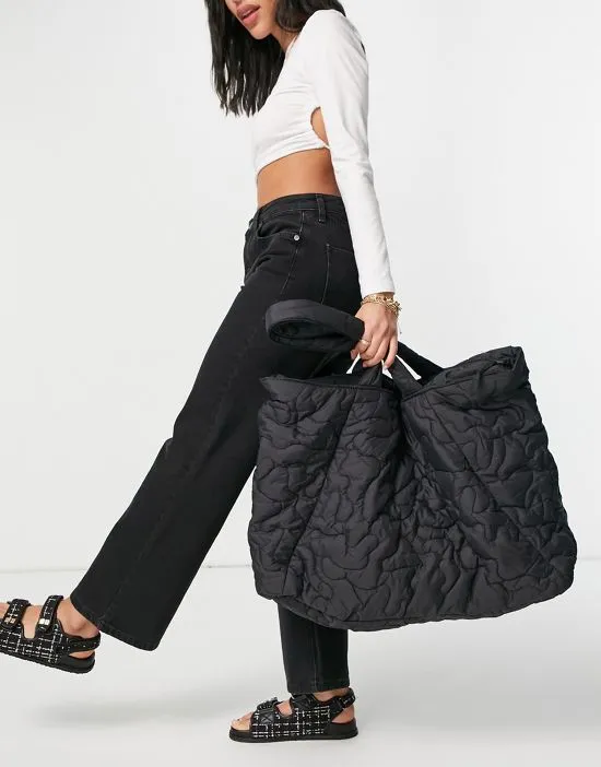 https://images.styletyx.com/images/femme-oversized-quilted-bag-in-black-selected-13317817_2.webp