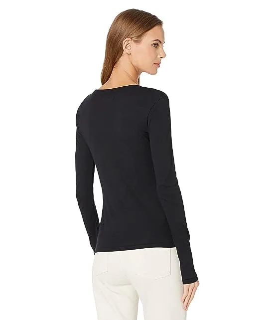 https://images.styletyx.com/images/fine-ribbed-crewneck-long-sleeve-tee-madewell-2402105_2.webp