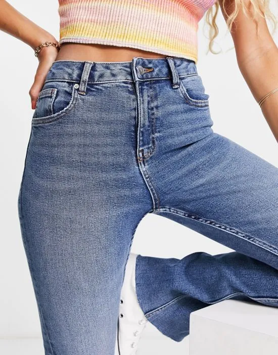 https://images.styletyx.com/images/flare-jeans-in-mid-wash-miss-selfridge-12998987_4.webp