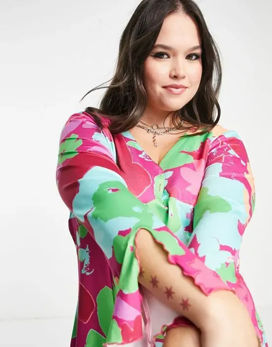 https://images.styletyx.com/images/flared-sleeve-mini-dress-in-pink-floral-only-curve-2175466_3.webp