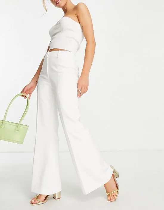 https://images.styletyx.com/images/flared-tailored-pants-in-ivory-ever-new-3179556_2.webp