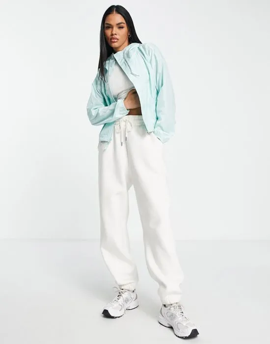 https://images.styletyx.com/images/flash-challenger-cropped-windbreaker-jacket-in-light-blue-exclusive-at-asos-columbia-1913865_4.webp
