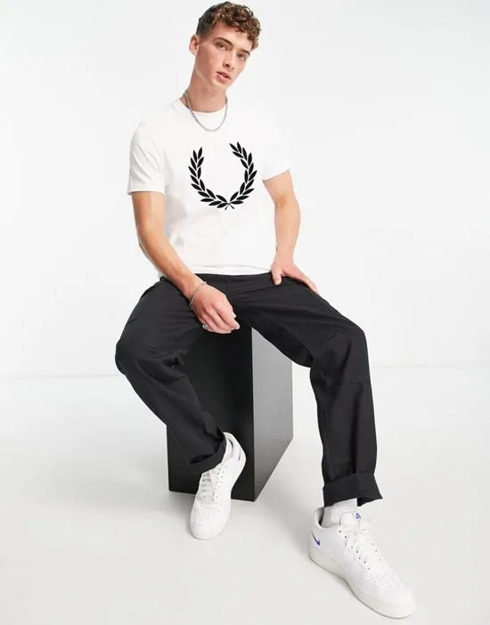 https://images.styletyx.com/images/flock-laurel-wreath-t-shirt-in-white-fred-perry-1823961_4.webp