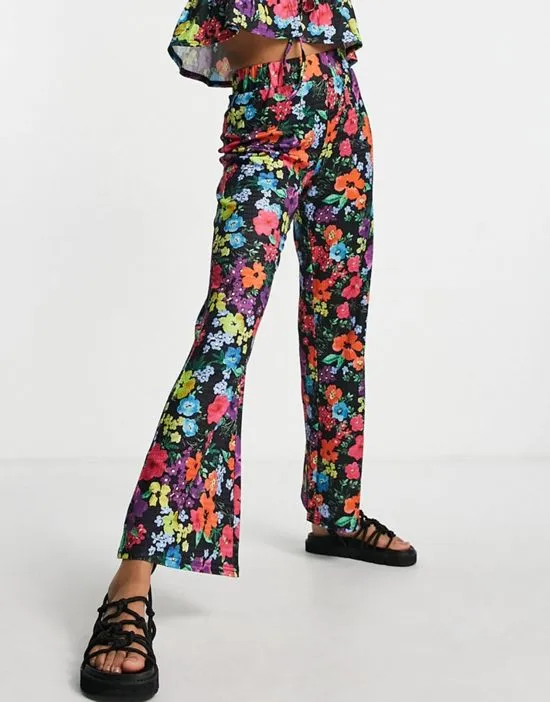 https://images.styletyx.com/images/floral-print-pants-in-multi-part-of-a-set-annorlunda-2947784_2.webp