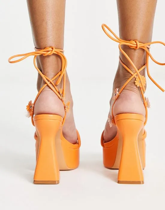 https://images.styletyx.com/images/flower-platform-heeled-sandals-in-orange-daisy-street-430301625_2.webp
