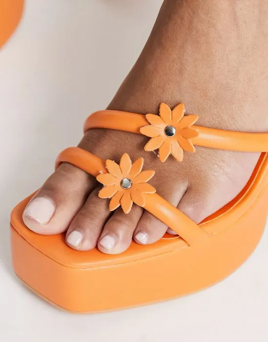 https://images.styletyx.com/images/flower-platform-heeled-sandals-in-orange-daisy-street-430301625_3.webp