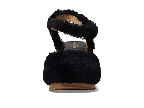 https://images.styletyx.com/images/fluff-sandal-swedish-hasbeens-13452543_2.webp