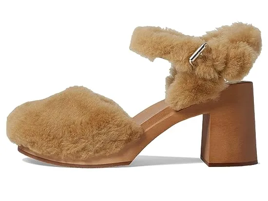 https://images.styletyx.com/images/fluff-sandal-swedish-hasbeens-2989076_4.webp