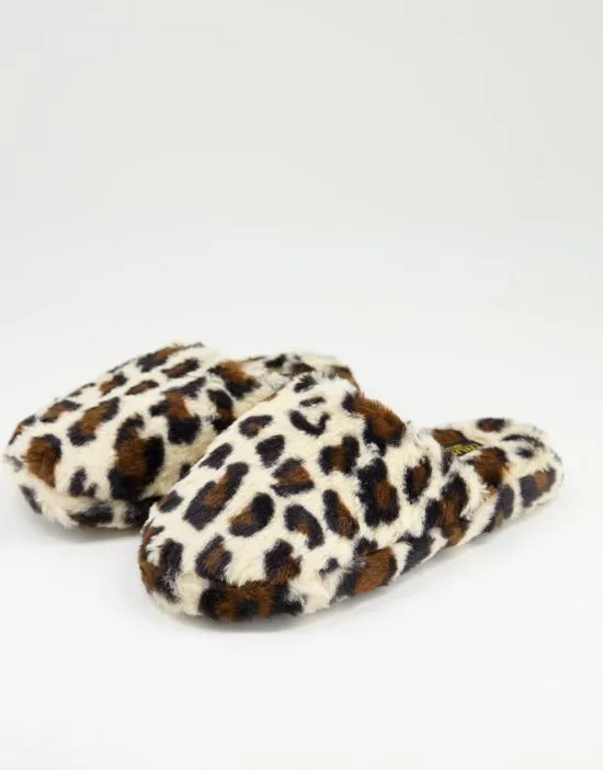 https://images.styletyx.com/images/fluffy-mule-slipper-in-leopard-truffle-collection-2605545_1.webp