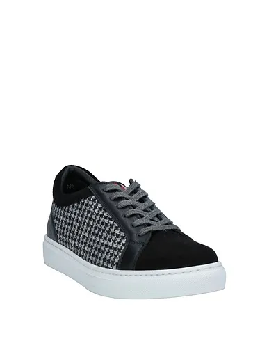 https://images.styletyx.com/images/footwear-kiton-kiton-936829_2.webp