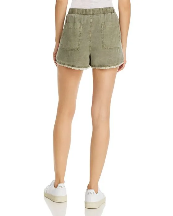 https://images.styletyx.com/images/frayed-drawstring-shorts-bella-dahl-1752294_2.webp