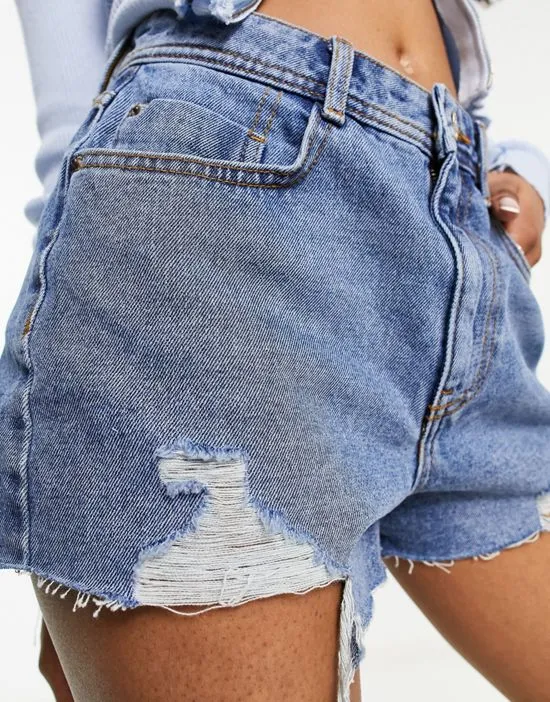 https://images.styletyx.com/images/frayed-edge-denim-shorts-in-mid-blue-noisy-may-1004948420_3.webp