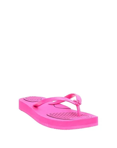 https://images.styletyx.com/images/fuchsia-flip-flops-off-white-1707598_2.webp