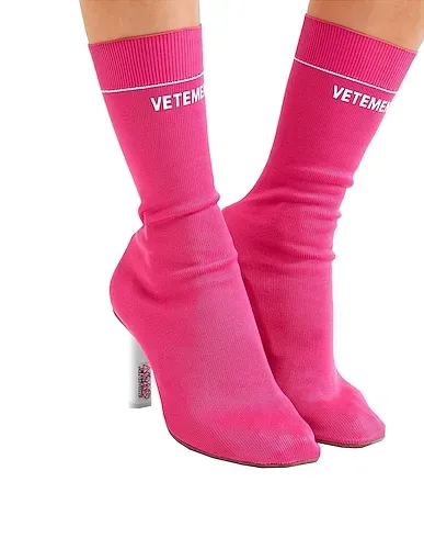 https://images.styletyx.com/images/fuchsia-jersey-ankle-boot-vetements-3304117_4.webp