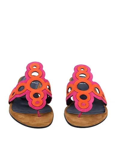 https://images.styletyx.com/images/fuchsia-leather-flip-flops-pierre-hardy-577326_4.webp