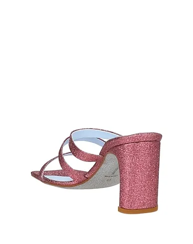 https://images.styletyx.com/images/fuchsia-sandals-chiara-ferragni-823655_3.webp