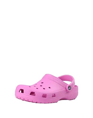 https://images.styletyx.com/images/fuchsia-sandals-crocs-13179728_2.webp