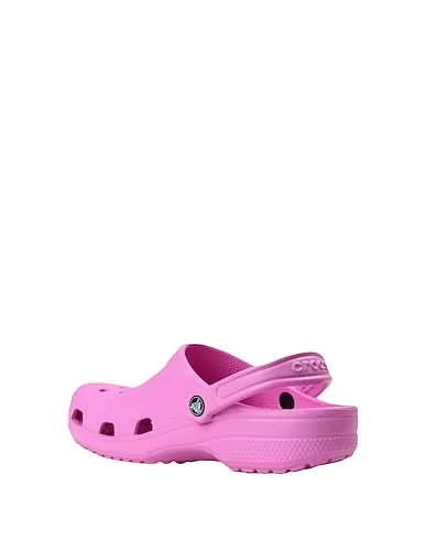 https://images.styletyx.com/images/fuchsia-sandals-crocs-13179728_3.webp