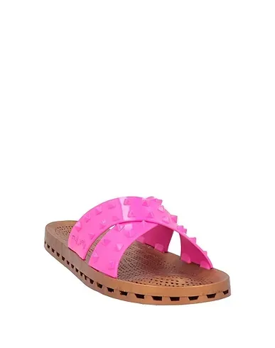 https://images.styletyx.com/images/fuchsia-sandals-sensi-1225020535_2.webp