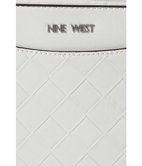 https://images.styletyx.com/images/galla-slg-wristlet-nine-west-13254058_4.webp