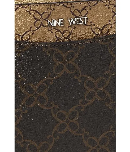 https://images.styletyx.com/images/galla-slg-wristlet-nine-west-13254059_4.webp