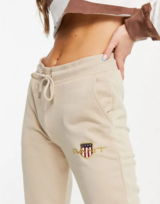 https://images.styletyx.com/images/gant-archive-shield-sweat-pant-in-sand-gant-2265107_2.webp