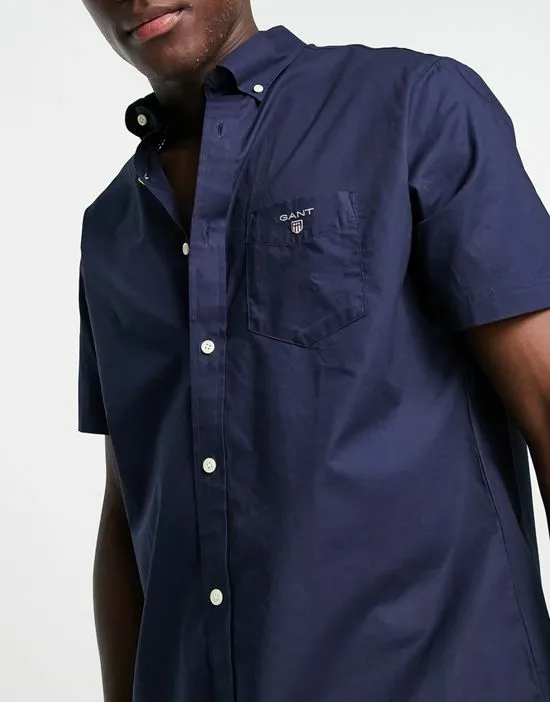 https://images.styletyx.com/images/gant-icon-logo-regular-fit-short-sleeve-broadcloth-shirt-in-navy-gant-2475804_4.webp