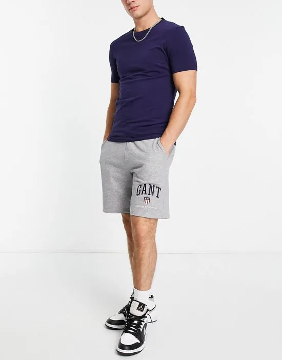https://images.styletyx.com/images/gant-retro-shield-logo-contrast-waistband-sweat-shorts-in-gray-heather-gant-2642612_3.webp