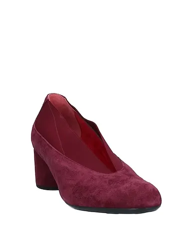 https://images.styletyx.com/images/garnet-leather-pump-pas-de-rouge-1705980_2.webp
