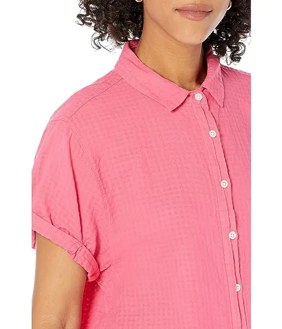 https://images.styletyx.com/images/gauze-short-sleeve-button-up-dylan-by-true-grit-13056075_3.webp