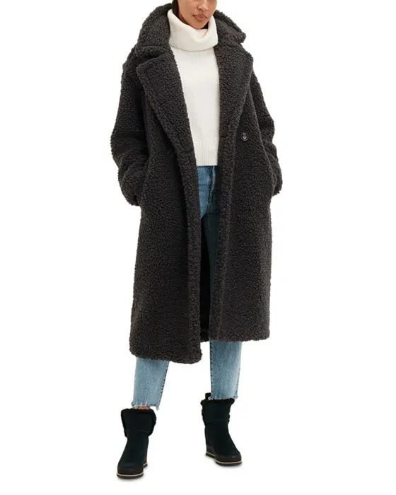 https://images.styletyx.com/images/gertrude-long-teddy-coat-ugg-13596643_3.webp